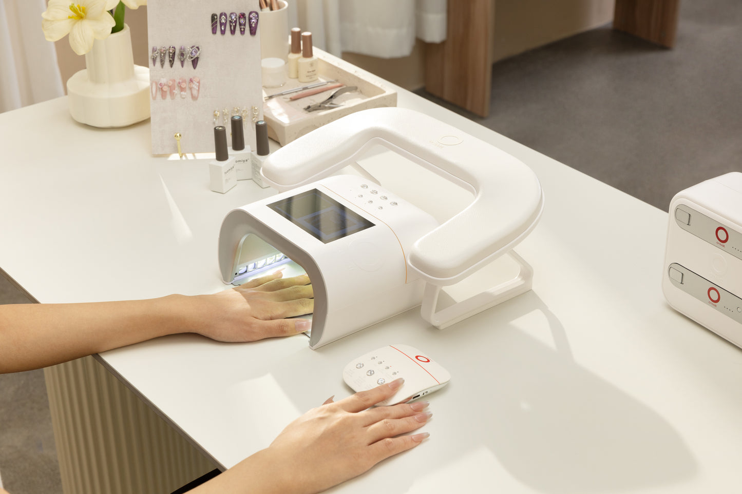 ONail™ AI Arm Pillow - Magnetic Lamp Support Cushion