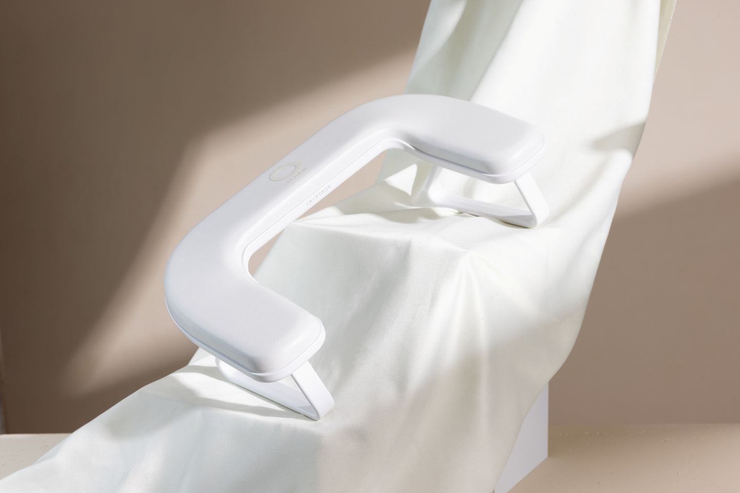 ONail™ AI Arm Pillow - Magnetic Lamp Support Cushion